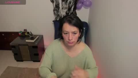 nuit_rose online show from November 4, 2025, 2:10 am