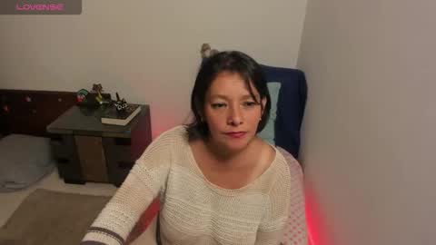 nuit_rose online show from November 15, 2025, 1:36 am