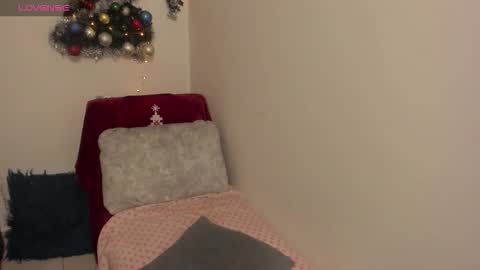 nuit_rose online show from December 22, 2025, 2:30 am