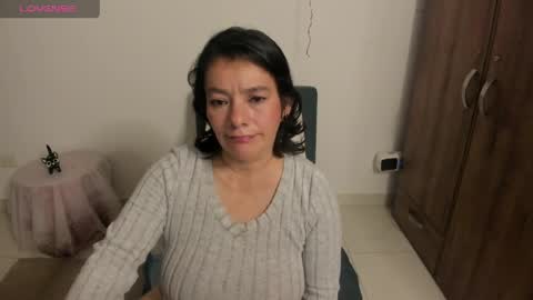 nuit_rose online show from April 29, 2026, 1:43 am