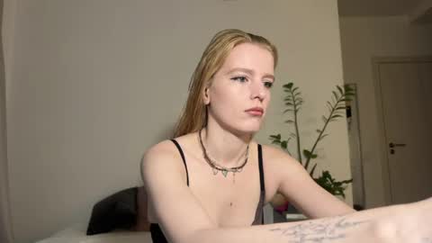 nura_foxx online show from May 10, 2026, 1:22 am