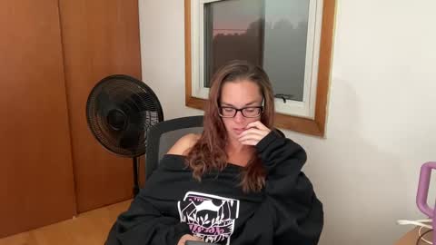 Snapshot of nxtdoornikki chatting on September 27, 2025, 11:43 pm NxtDoorNikki online show from September 27, 2025, 11:43 pm