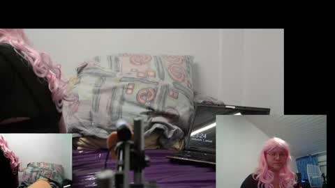 Snapshot of ny_lo chatting on January 1, 2025, 10:24 pm Nylon lover online show from January 1, 2025, 10:24 pm