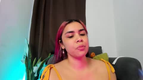 Snapshot of nyalgasai1 chatting on October 20, 2025, 10:43 pm Nia online show from October 20, 2025, 10:43 pm