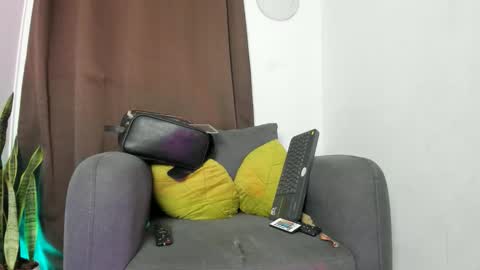 Nia online show from January 17, 2026, 5:01 am