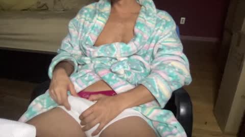 Snapshot of nyc2100 chatting on December 25, 2024, 4:44 am Your HOTBF online show from December 25, 2024, 4:44 am