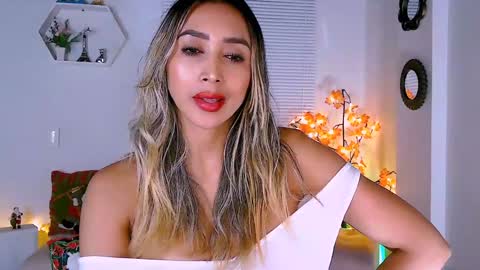 Nycole online show from December 22, 2024, 2:39 am