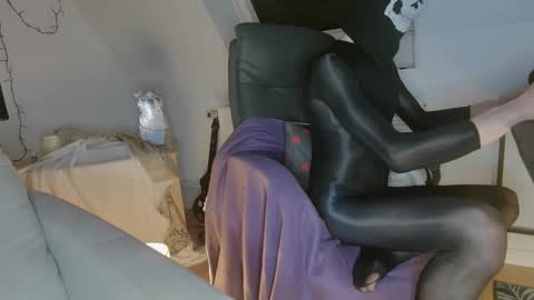 Snapshot of nyl0nnickb0y chatting on February 13, 2026, 9:55 pm Nyl0nnickb0y online show from February 13, 2026, 9:55 pm