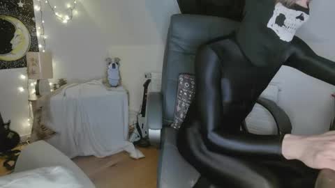 Snapshot of nyl0nnickb0y chatting on April 12, 2026, 7:19 pm Nyl0nnickb0y online show from April 12, 2026, 7:19 pm