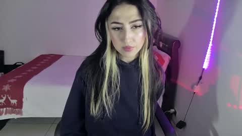 Snapshot of nymph_frida chatting on December 5, 2024, 6:43 am Frida online show from December 5, 2024, 6:43 am