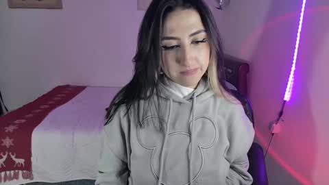 Snapshot of nymph_frida chatting on December 6, 2024, 8:59 am Frida online show from December 6, 2024, 8:59 am