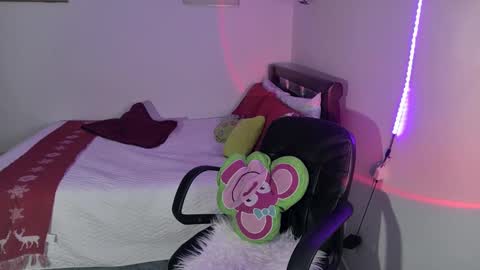 Snapshot of nymph_frida chatting on December 12, 2024, 4:48 am Frida online show from December 12, 2024, 4:48 am