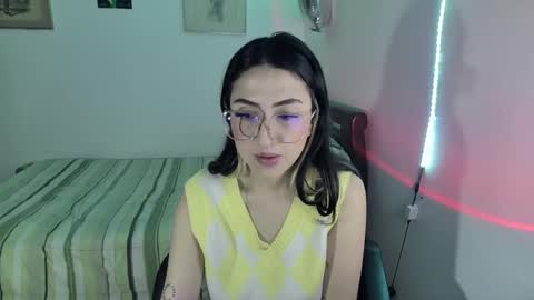 Snapshot of nymph_frida chatting on February 12, 2025, 8:16 am Frida online show from February 12, 2025, 8:16 am