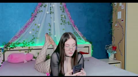 Snapshot of nymphalean chatting on January 4, 2025, 8:59 pm Kat online show from January 4, 2025, 8:59 pm