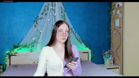 Snapshot of nymphalean chatting on January 22, 2025, 6:52 pm Kat online show from January 22, 2025, 6:52 pm