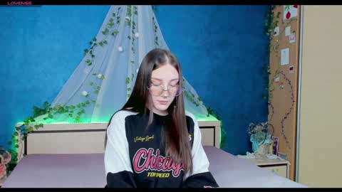 Snapshot of nymphalean chatting on January 27, 2025, 7:03 pm Kat online show from January 27, 2025, 7:03 pm