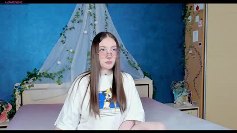 Snapshot of nymphalean chatting on January 29, 2025, 6:50 pm Kat online show from January 29, 2025, 6:50 pm