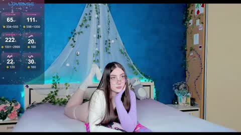 Snapshot of nymphalean chatting on March 5, 2025, 6:34 pm Kat online show from March 5, 2025, 6:34 pm