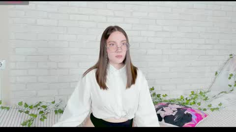 Snapshot of nymphalean chatting on November 7, 2025, 9:31 am Kat online show from November 7, 2025, 9:31 am