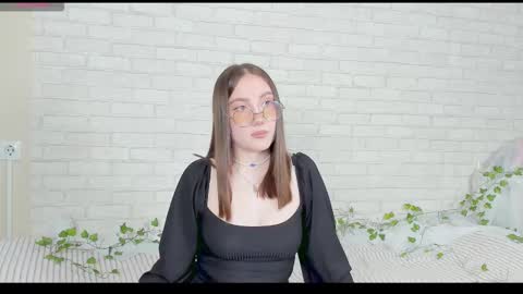 Snapshot of nymphalean chatting on November 8, 2025, 3:45 pm Kat online show from November 8, 2025, 3:45 pm