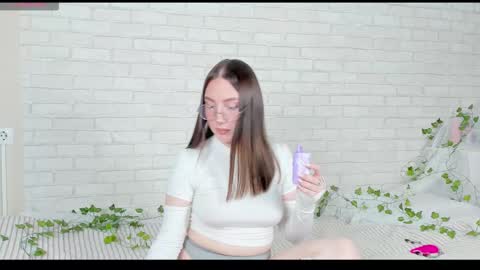 Snapshot of nymphalean chatting on November 10, 2025, 6:29 pm Kat online show from November 10, 2025, 6:29 pm