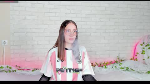 Snapshot of nymphalean chatting on November 12, 2025, 5:46 pm Kat online show from November 12, 2025, 5:46 pm