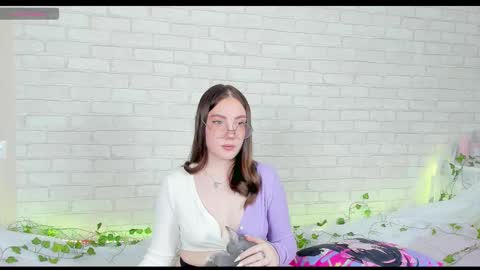 Snapshot of nymphalean chatting on November 20, 2025, 4:07 pm Kat online show from November 20, 2025, 4:07 pm