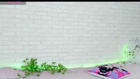 Snapshot of nymphalean chatting on December 4, 2025, 4:05 pm Kat online show from December 4, 2025, 4:05 pm