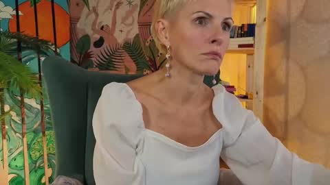 Snapshot of nymphvariety chatting on September 21, 2025, 5:31 am nymphvariety online show from September 21, 2025, 5:31 am