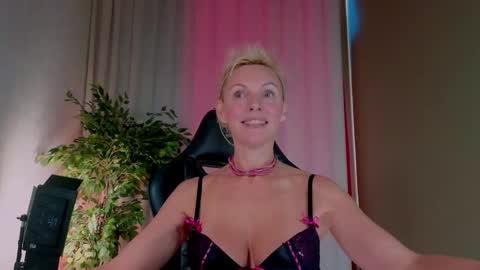 Snapshot of nymphvariety chatting on September 30, 2025, 5:23 am nymphvariety online show from September 30, 2025, 5:23 am