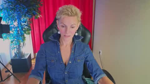 Snapshot of nymphvariety chatting on October 3, 2025, 5:26 am nymphvariety online show from October 3, 2025, 5:26 am