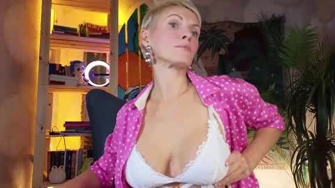 Snapshot of nymphvariety chatting on October 5, 2025, 5:39 am nymphvariety online show from October 5, 2025, 5:39 am