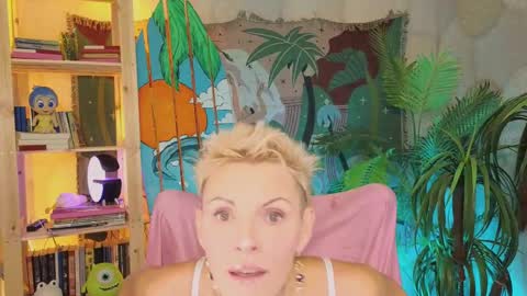 Snapshot of nymphvariety chatting on October 11, 2025, 5:28 am nymphvariety online show from October 11, 2025, 5:28 am