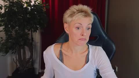 Snapshot of nymphvariety chatting on November 13, 2025, 5:39 am nymphvariety online show from November 13, 2025, 5:39 am