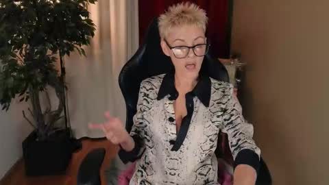 Snapshot of nymphvariety chatting on November 29, 2025, 5:32 am nymphvariety online show from November 29, 2025, 5:32 am