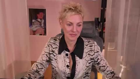 Snapshot of nymphvariety chatting on December 2, 2025, 5:13 am nymphvariety online show from December 2, 2025, 5:13 am