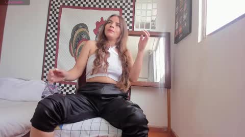 Snapshot of nyusha619933 chatting on December 16, 2024, 1:00 pm Laura nyu online show from December 16, 2024, 1:00 pm