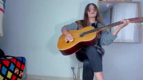 Snapshot of nyusha619933 chatting on November 7, 2025, 9:04 pm Laura nyu online show from November 7, 2025, 9:04 pm