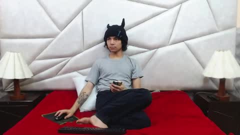 nyx_and_arian online show from April 1, 2026, 2:58 pm
