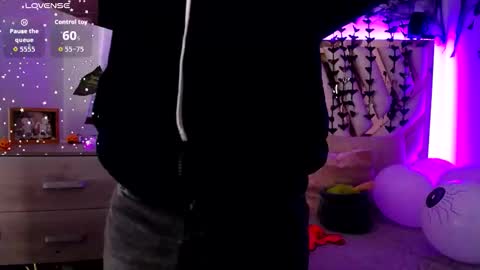 Snapshot of nyx_andria chatting on October 19, 2025, 9:26 pm Alex . online show from October 19, 2025, 9:26 pm