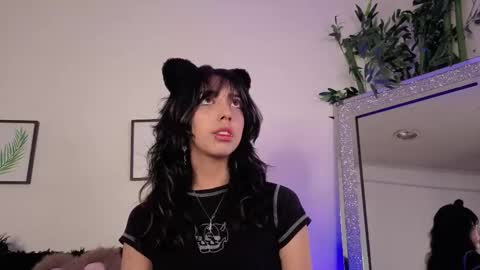 Snapshot of nyx_nayla chatting on October 7, 2025, 6:43 am online show from October 7, 2025, 6:43 am