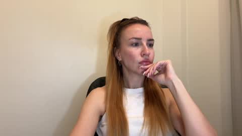 Snapshot of nyxelia_ chatting on May 7, 2026, 7:14 am Anastasia online show from May 7, 2026, 7:14 am