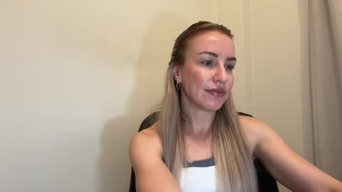 Snapshot of nyxelia_ chatting on May 21, 2026, 8:10 am Anastasia online show from May 21, 2026, 8:10 am