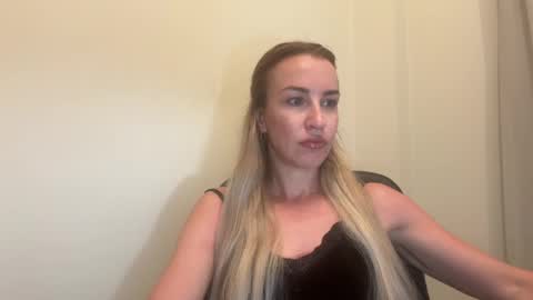 Snapshot of nyxelia_ chatting on June 2, 2026, 7:10 am Anastasia online show from June 2, 2026, 7:10 am