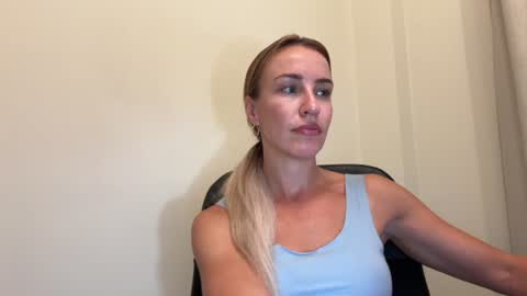 Snapshot of nyxelia_ chatting on July 2, 2026, 7:09 pm Anastasia online show from July 2, 2026, 7:09 pm