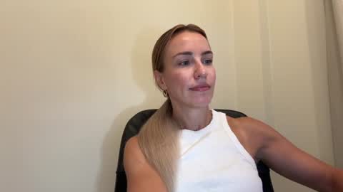 Snapshot of nyxelia_ chatting on July 3, 2026, 7:15 am Anastasia online show from July 3, 2026, 7:15 am