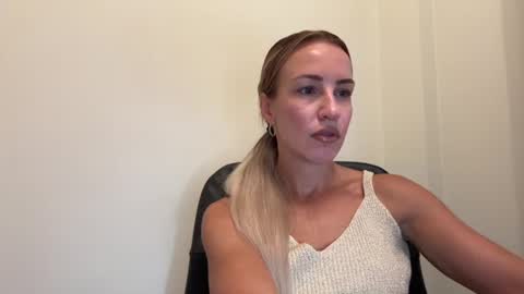 Snapshot of nyxelia_ chatting on July 25, 2026, 7:17 am Anastasia online show from July 25, 2026, 7:17 am