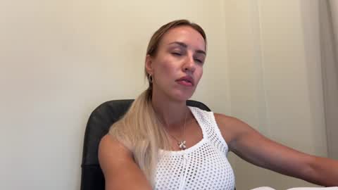 Snapshot of nyxelia_ chatting on August 3, 2026, 9:04 am Anastasia online show from August 3, 2026, 9:04 am