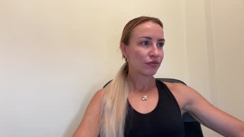 Snapshot of nyxelia_ chatting on August 4, 2026, 7:11 am Anastasia online show from August 4, 2026, 7:11 am