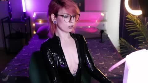 Snapshot of obedientt_ chatting on May 15, 2026, 7:48 am Moonlight online show from May 15, 2026, 7:48 am
